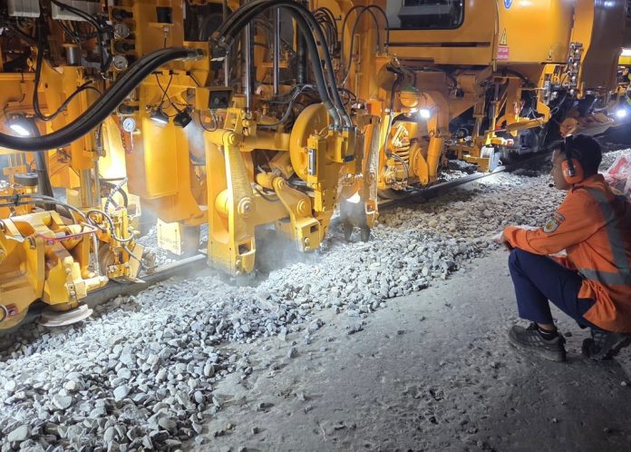 Tingkatkan Kenyamanan dan Keselamatan Perjalanan Kereta Api, KAI Daop 4 Semarang telah Perbaiki Geometri Rel di 86 Titik Perlintasan