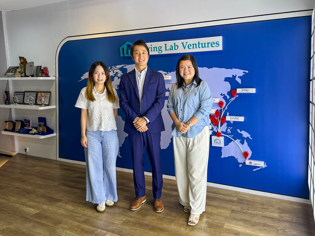 (From left)LLV GTM & Program Manager, Jessica Irfan /ASUENE APAC Managing Director, Masaaki Hamada / LLV Operating Partner Widyasari Prasetyo