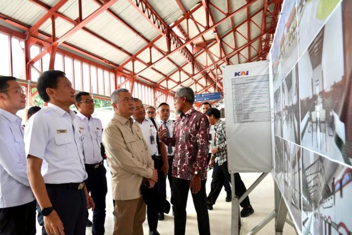 Direktur Utama KAI bersama Menhub RI Cek Kesiapan Angkutan Nataru di Semarang Tawang dan Jalur KA Wilayah Daop 4 Semarang