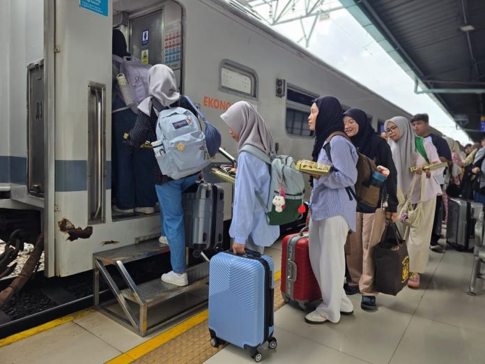 Hari Pertama Posko Nataru, KAI Daop 1 Jakarta Catat 23