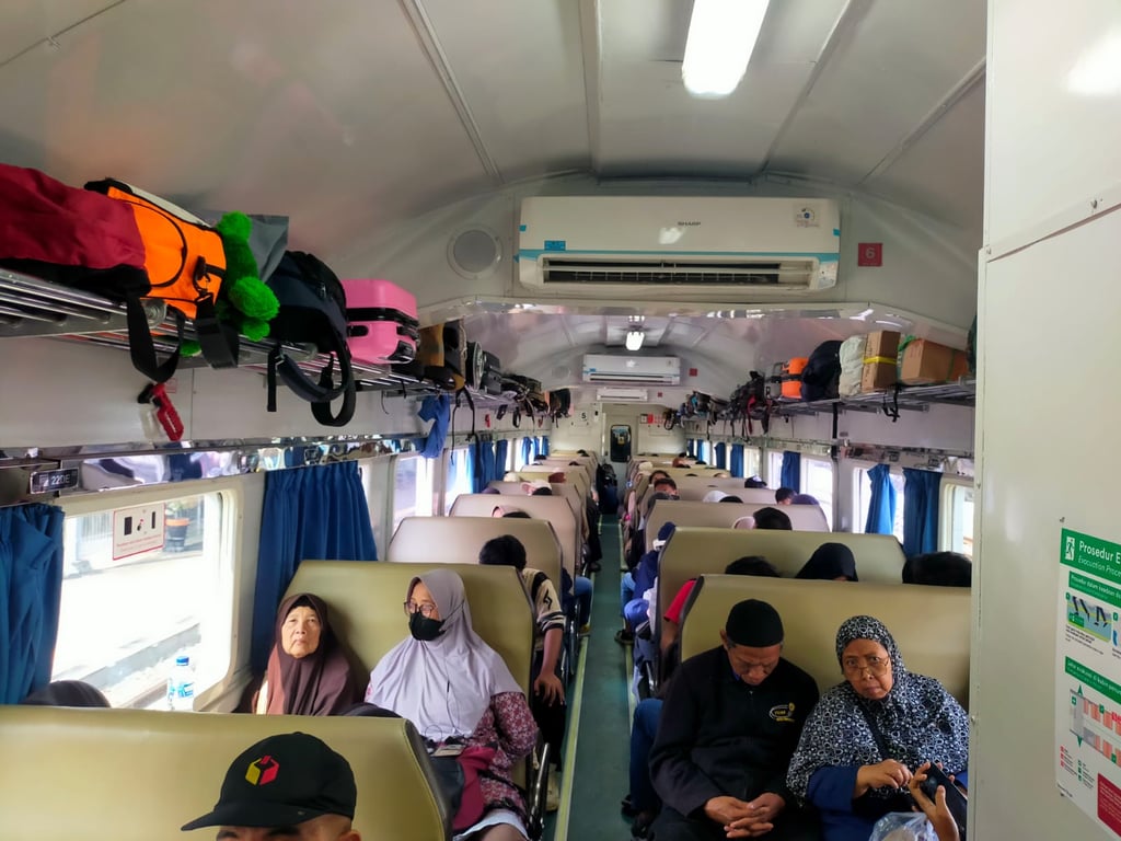 Suasana Penumpang KA Kahuripan