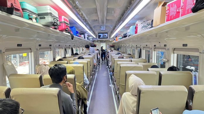 Lebih dari 53 Ribu Tiket Diskon 30% Terjual, KAI Daop 8 Surabaya Imbau Pelanggan Segera Amankan Tiket Sebelum Kehabisan