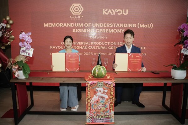 From Left : Ms. Susan Chen, Southeast Asia General Manager of Kayou Cultural Creativity Co., Ltd. From Right : Mr. Alvin Lee, CEO, One Universal Production & Group of Companies