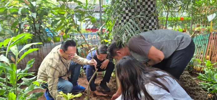 BRI BO Tanah Abang Region 6/Jakarta 1 Laksanakan Aksi Sosial Penanaman Pohon di RPTRA Kampung Bali