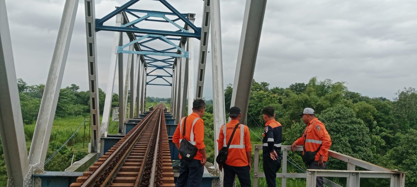 Pemeriksaan prasarana Jembatan BH 537