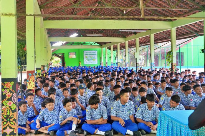 KAI Daop 7 Madiun Ajak Generasi Muda Tidak Lakukan Aksi Vandalisme Sekaligus Berperan Aktif Turut Jaga Keselamatan dan Keamanan Perjalanan Kereta Api