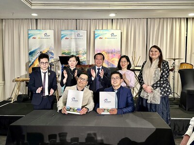 The MOU signing ceremony between BestPrice Travel (Vietnam) and David Vuong Travel (Australia) took place in Sydney, witnessed by senior leaders of the Vietnam National Authority of Tourism