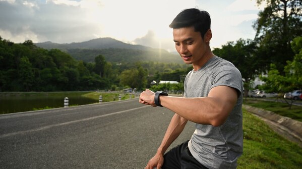 A Smartwatch to Stay Active During the Holidays (Source: Canva)