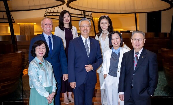 (left to right) Wee Wei Ling, Executive Director of Sustainability Partnerships, Lifestyle and Asset, Craig Bond, Chief Operating Officer, Kate Loh, Head of Development, Choe Peng Sum, CEO, Celine Du, Chief Commercial and Marketing Officer, Valerie Foo, SVP Finance, Andreas Sungaimin, SVP People and Culture