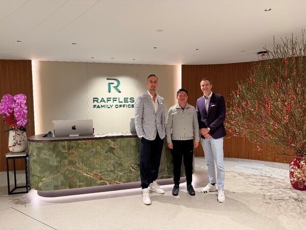 Chi Man Kwan, Group CEO of Raffles Family Office (centre), Dominic Gamble, CEO and Co-Founder of GoUpscale (left), and Yves Roesti, Managing Partner and CEO of Synpulse Group, at RFO’s Hong Kong office. Chi Man Kwan, Group CEO of Raffles Family Office (centre), Dominic Gamble, CEO and Co-Founder of GoUpscale (left), and Yves Roesti, Managing Partner and CEO of Synpulse Group, at RFO’s Hong Kong office.