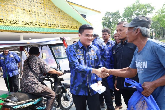 Ramadan Berkah Jelang Lebaran, KOMBAT Sumut Berbagi Taliasih dan Bingkisan untuk Ribuan Warga
