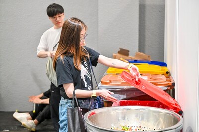 Encouraging attendees to practice source separation. Encouraging attendees to practice source separation.