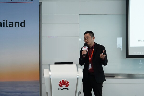 Huang Hu, Solution Architect of Sinosoft