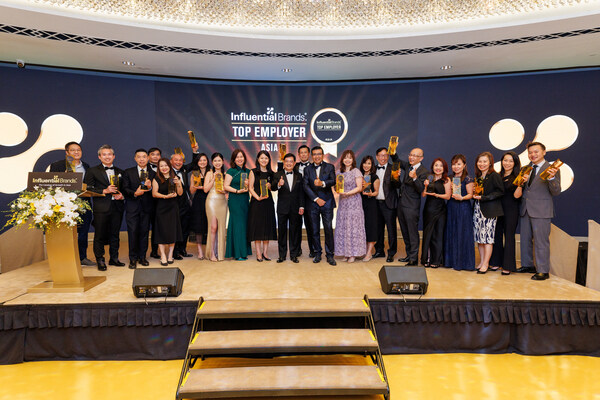 Guest of Honour Heng Swee Keat (eleventh from left) pictured here with representatives from Asia’s Top Employers