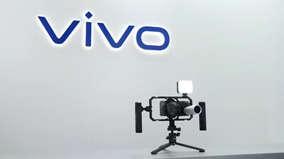 vivo X300 Ultra debuts at MWC 2026, featuring the SmallRig Pro Video Rig Kit (PRNewsfoto/SmallRig)
