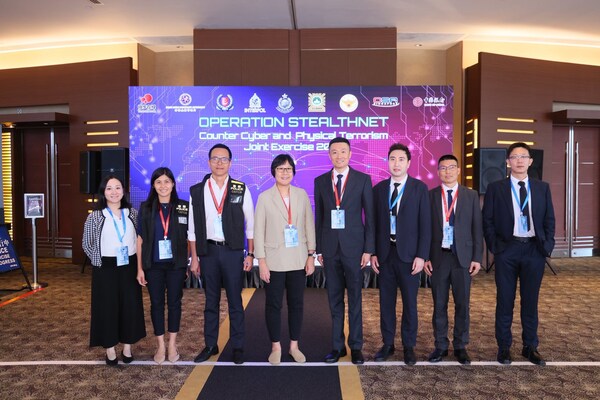 The ThreatBook Team with The Hong Kong Police Force Representatives