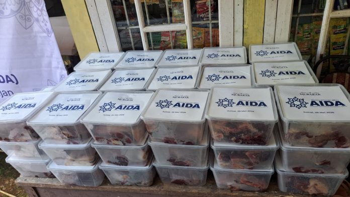AIDA Kemlu Azerbaijan dan OIC Youth Indonesia Salurkan 500 Paket Daging Kurban bagi Masyarakat di Bogor dan Sukabumi