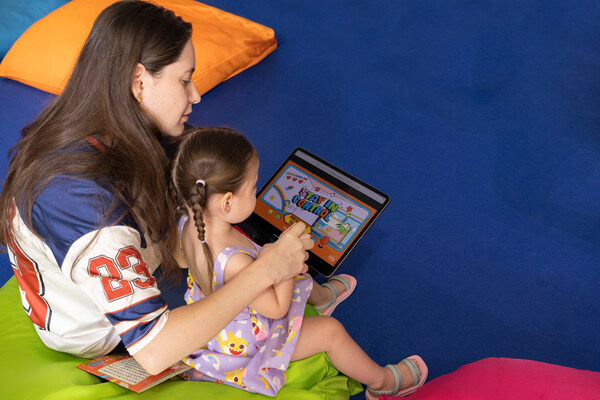 Families explore healthy digital habits through hands-on activities at the joint IMDA and Tencent "Beyond the Screen" launch event.