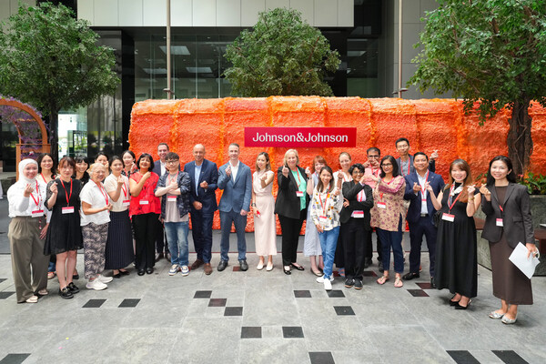 J&J leaders with patient advocacy leaders at a preview tour of the Gut Tunnel. J&J leaders with patient advocacy leaders at a preview tour of the Gut Tunnel.