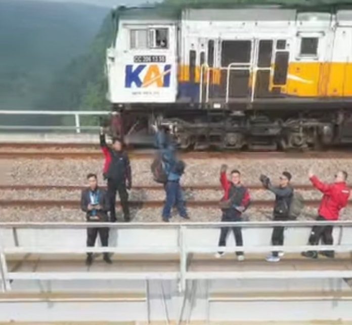KAI Daop 2 Bandung Larang Masyarakat Masuki Area Terbatas Perekeretaapian Demi Keselamatan