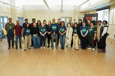 Naveed Irshad, President and CEO, Manulife Canada, and colleagues at Toronto’s Yonge Street Mission (YSM).