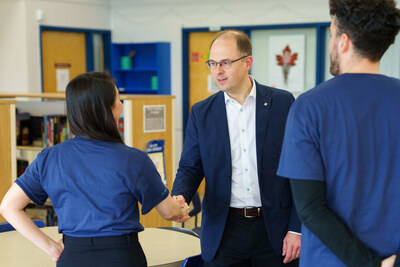Manulife’s President and CEO Phil Witherington joins Toronto middle school students for a conversation about financial literacy.