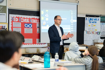 Manulife’s President and CEO Phil Witherington joins Toronto middle school students for a conversation about financial literacy.