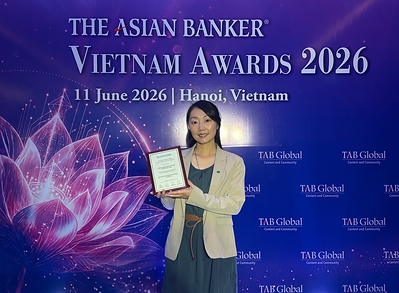 Cathay United Bank Ho Chi Minh City Branch’s CUB Vietnam App was named Best Consumer Lending Technology in Vietnam by The Asian Banker; Ms. Hung Yun Liu, Head of Consumer Banking at CUBHCM, accepted the award on behalf of the bank. (Photo provided by Cathay United Bank) Cathay United Bank Ho Chi Minh City Branch’s CUB Vietnam App was named Best Consumer Lending Technology in Vietnam by The Asian Banker; Ms. Hung Yun Liu, Head of Consumer Banking at CUBHCM, accepted the award on behalf of the bank. (Photo provided by Cathay United Bank)