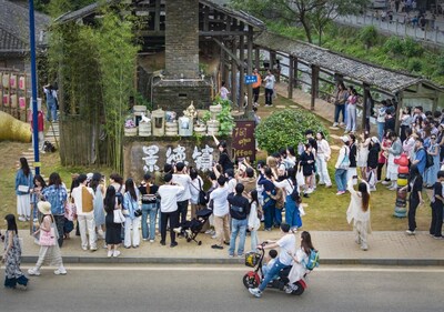 Global artists gather in China's 'millennium porcelain capital'