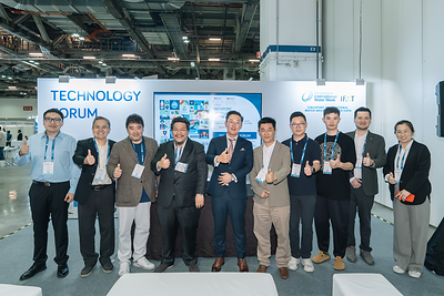 From left to right: Professor Jiawei - MediSun China, Tan Chin Hwee - Chairman of SGTraDex, Frank Phuan - Founder of Equator Renewables Asia, Joseph Chua - Co-Founder & President of MediSun Energy, Dusun Kim - Co-Founder & CEO of MediSun Energy, Huang Quansen - Chairman of Yanrun, Ni Xiaodong - Director of Yanrun, Xu Huamiao - Director of Yanrun, Kevin Wong - SEA Country Manager & Carbon Lead, Liu fen - CTO of Yanrun. From left to right: Professor Jiawei - MediSun China, Tan Chin Hwee - Chairman of SGTraDex, Frank Phuan - Founder of Equator Renewables Asia, Joseph Chua - Co-Founder & President of MediSun Energy, Dusun Kim - Co-Founder & CEO of MediSun Energy, Huang Quansen - Chairman of Yanrun, Ni Xiaodong - Director of Yanrun, Xu Huamiao - Director of Yanrun, Kevin Wong - SEA Country Manager & Carbon Lead, Liu fen - CTO of Yanrun.