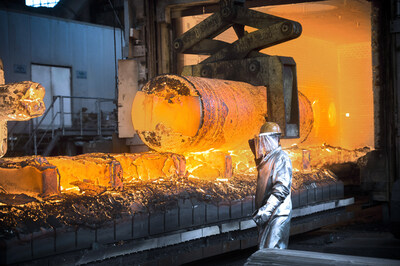 A forged tool steel block is removed from the heat treatment furnace at Schmiedewerke Gröditz, Germany. Together with Kind & Co. and Buderus Edelstahl, the company will present its complementary expertise for high-pressure die casting applications at Die Casting China 2026 as part of GMH Gruppe's Open-Die Forging Group. A forged tool steel block is removed from the heat treatment furnace at Schmiedewerke Gröditz, Germany. Together with Kind & Co. and Buderus Edelstahl, the company will present its complementary expertise for high-pressure die casting applications at Die Casting China 2026 as part of GMH Gruppe's Open-Die Forging Group.
