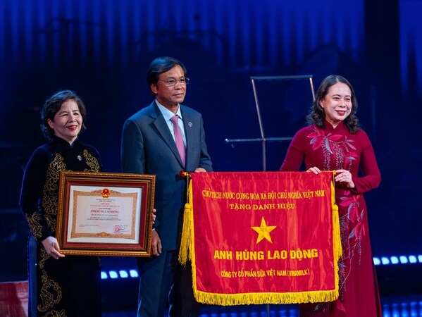 Vinamilk Honored with Second Labor Hero Title at 50th Anniversary Celebration