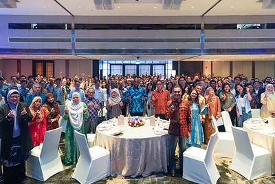 YB Dato' Sri Ramanan Ramakrishnan, Minister of Human Resources with the participants of the Salam Dari Malaysia @ Singapore programme which took place at the Mariott Tang Plaza Hotel, Singapore. YB Dato' Sri Ramanan Ramakrishnan, Minister of Human Resources with the participants of the Salam Dari Malaysia @ Singapore programme which took place at the Mariott Tang Plaza Hotel, Singapore.