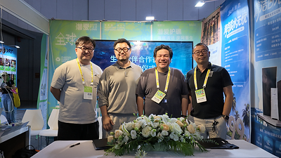 (From left to right: Ted Meng - MediSun China Country Manager, Sure Liu, JA's Chief Sustainability Officer, President of Global Brand & Marketing, Joseph Chua - Co-Founder & President of MediSun Energy and Xiaoyong Wang, Secretary-General and Director of Dive For Love Dapeng Shenzhen.) (From left to right: Ted Meng - MediSun China Country Manager, Sure Liu, JA's Chief Sustainability Officer, President of Global Brand & Marketing, Joseph Chua - Co-Founder & President of MediSun Energy and Xiaoyong Wang, Secretary-General and Director of Dive For Love Dapeng Shenzhen.)