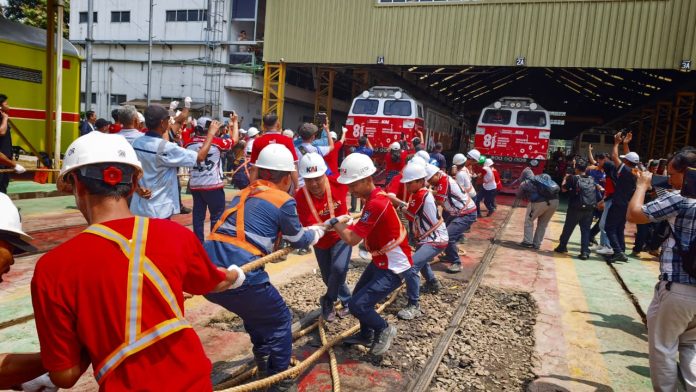 Semangat HUT Kemerdekaan RI ke-81, Insan KAI Daop 2 Bandung Perkuat Kekompakan dan Komitmen Hadirkan Perjalanan KA Aman, Nyaman, dan Tepat Waktu