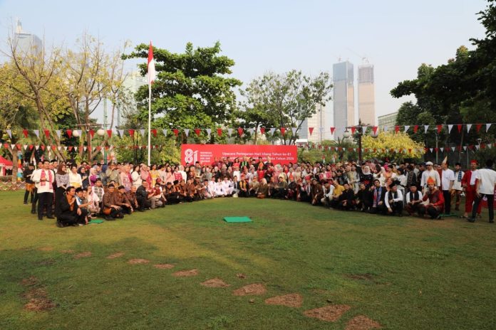 Semarak Kemerdekaan, Pekerja BRI Region 6 Tampil dalam Balutan Baju Adat dan Wastra Nusantara