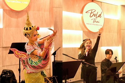 Diners were captivated by traditional Thai cultural dances, featuring the elegant Manohra Buchayan and the ceremonial Ram Sat Chatri performances. As the night progressed, a live band took the stage for two energetic sets, transitioning the atmosphere from classical grace to a contemporary celebration and keeping the energy high Diners were captivated by traditional Thai cultural dances, featuring the elegant Manohra Buchayan and the ceremonial Ram Sat Chatri performances. As the night progressed, a live band took the stage for two energetic sets, transitioning the atmosphere from classical grace to a contemporary celebration and keeping the energy high