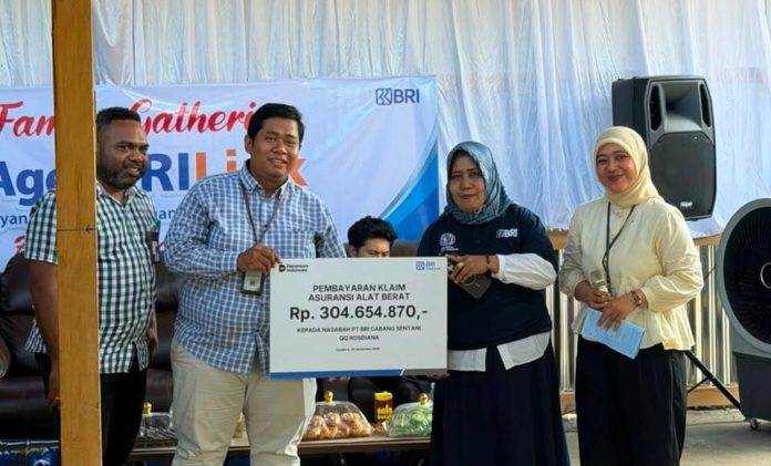 Dukung Pemulihan Aset Nasabah di Sentani, BRI Insurance Bayarkan Klaim Rp304,65 Juta
