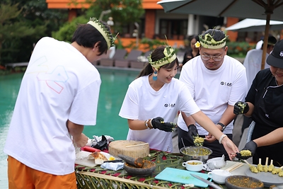 Creators experience local culture through a hands-on cooking experience in Bali. Creators experience local culture through a hands-on cooking experience in Bali.