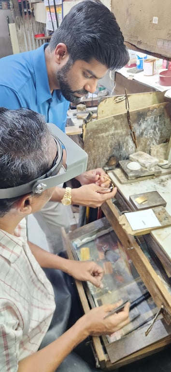 How a Third-Generation KL Gold Dealer Assures Purity: XRF Testing vs