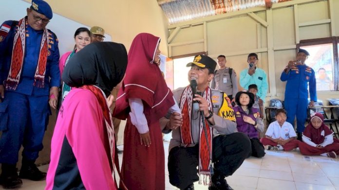 Kapolda NTT Resmikan MI Al-Hidayah, Wujudkan Ruang Belajar Layak bagi Anak Pulau Kukusan