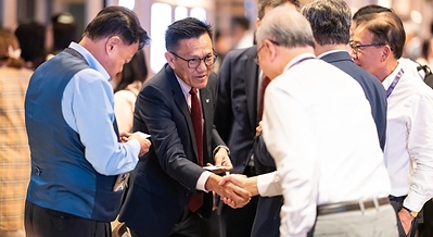 Delegates network during the 29th Asian Shared Services & Outsourcing Week at One Farrer Hotel in Singapore Delegates network during the 29th Asian Shared Services & Outsourcing Week at One Farrer Hotel in Singapore