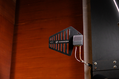 The 2 DAD antennas are placed at the upper-right and upper-left corners of the stage. The 2 DAD antennas are placed at the upper-right and upper-left corners of the stage.