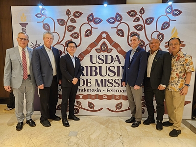 USSEC leadership, the USSEC Indonesia team, and U.S. Soy farmers at the USDA Agricultural Trade Mission to Indonesia — highlighting U.S. Soy’s strong partnerships across the region. USSEC leadership, the USSEC Indonesia team, and U.S. Soy farmers at the USDA Agricultural Trade Mission to Indonesia — highlighting U.S. Soy’s strong partnerships across the region.