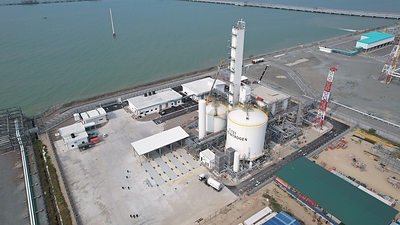Air Products to Supply Malaysia’s First LNG-based Air Separation Unit for PETRONAS Gas Berhad-Led Joint Venture. The facility will produce more than 600 tonnes of liquid oxygen, nitrogen and argon per day. Air Products to Supply Malaysia’s First LNG-based Air Separation Unit for PETRONAS Gas Berhad-Led Joint Venture. The facility will produce more than 600 tonnes of liquid oxygen, nitrogen and argon per day.