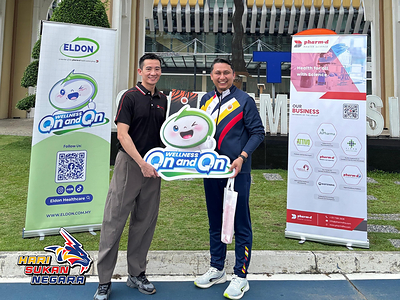 (From left to right): Mr Sam Ng, Marketing Manager of Eldon Healthcare Sdn Bhd, and Mr. Syahmi Bin Mohd Anis, Senior Assistant Director, Sports Promotion and Development Unit, Ministry of Youth and Sports Malaysia (KBS), marking collaborative efforts of Eldon being one of the Hari Sukan Negara strategic partners (Rakan Strategik) ahead of the national sports day to take place from 9 to 11 October. (From left to right): Mr Sam Ng, Marketing Manager of Eldon Healthcare Sdn Bhd, and Mr. Syahmi Bin Mohd Anis, Senior Assistant Director, Sports Promotion and Development Unit, Ministry of Youth and Sports Malaysia (KBS), marking collaborative efforts of Eldon being one of the Hari Sukan Negara strategic partners (Rakan Strategik) ahead of the national sports day to take place from 9 to 11 October.