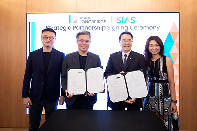 From L to R: Mr Nowa Zhu, CEO and co-founder, Longbridge; Mr Gavin Chia, Singapore and Regional CEO, Southeast Asia, Longbridge Securities; Mr Ang Hao Yao, Vice President, SIAS; Ms Pauline Soh, Chief Operating Officer, SIAS From L to R: Mr Nowa Zhu, CEO and co-founder, Longbridge; Mr Gavin Chia, Singapore and Regional CEO, Southeast Asia, Longbridge Securities; Mr Ang Hao Yao, Vice President, SIAS; Ms Pauline Soh, Chief Operating Officer, SIAS