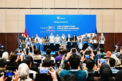 Award recipients pose during the closing ceremony of the 41st Trade Expo Indonesia (TEI) 2026 in Jakarta, Indonesia, on October 18, 2026. The exhibition recorded US$22.94 billion in potential transactions, exceeding its target by 31.1 percent. Award recipients pose during the closing ceremony of the 41st Trade Expo Indonesia (TEI) 2026 in Jakarta, Indonesia, on October 18, 2026. The exhibition recorded US$22.94 billion in potential transactions, exceeding its target by 31.1 percent.