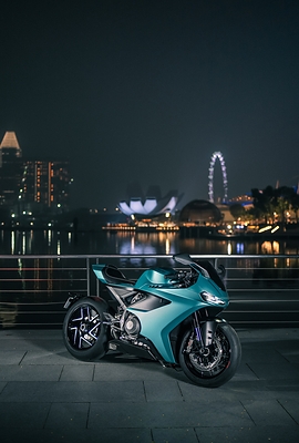 The Red Dot: Best of the Best-winning Norton Manx R pictured against Singapore’s Marina Bay skyline. The Red Dot: Best of the Best-winning Norton Manx R pictured against Singapore’s Marina Bay skyline.