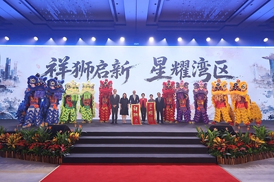 The launch of SMU China marks a key milestone as the University expands its overseas centre network beyond Southeast Asia. (L-R) Mr Daryl Ng, SMU International Advisory Council China Council Chair; Ms Cindy Wee, Consul-General in Guangdong; Mr Piyush Gupta, SMU Chairman; Senior Minister of State Ms Low Yen Ling; Prof Lily Kong, SMU President; Prof Alan Chan, SMU Provost. The launch of SMU China marks a key milestone as the University expands its overseas centre network beyond Southeast Asia. (L-R) Mr Daryl Ng, SMU International Advisory Council China Council Chair; Ms Cindy Wee, Consul-General in Guangdong; Mr Piyush Gupta, SMU Chairman; Senior Minister of State Ms Low Yen Ling; Prof Lily Kong, SMU President; Prof Alan Chan, SMU Provost.
